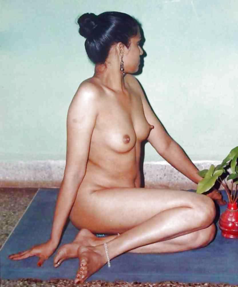 25P Sexy Feet, find on xHamster