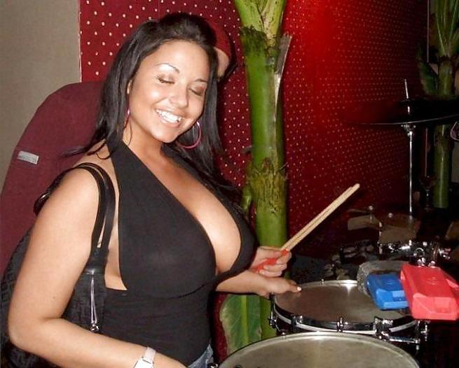 25P More Cleavage. More, more more more.....