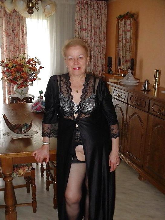 25P PERFECT  WOMAN      (OLD -MATURE BBW )
