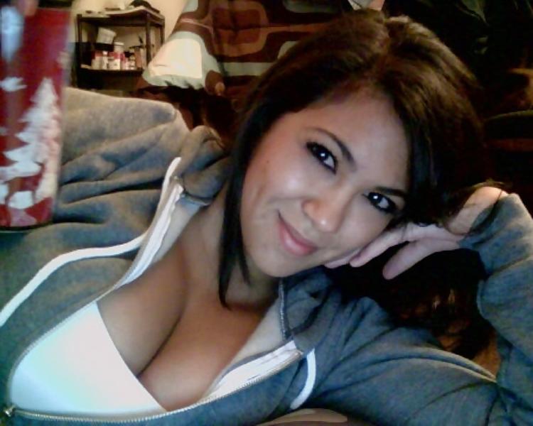 21P Cleavage, drool, grab, grope