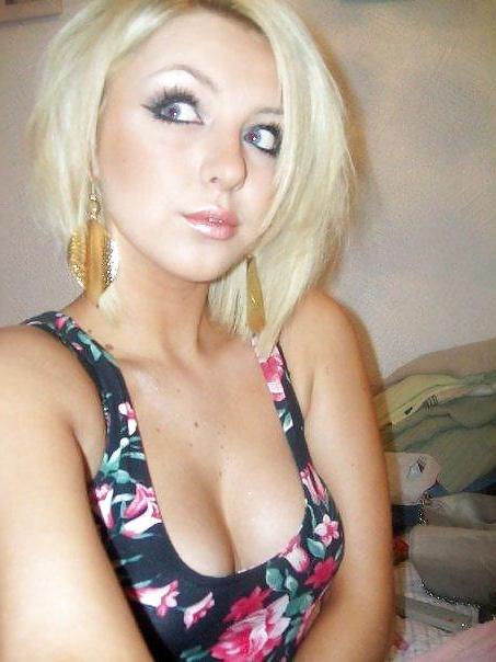 21P Cleavage, drool, grab, grope