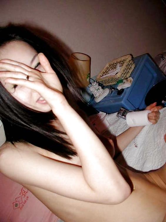 6P Asian Girl Waking-Up Naked