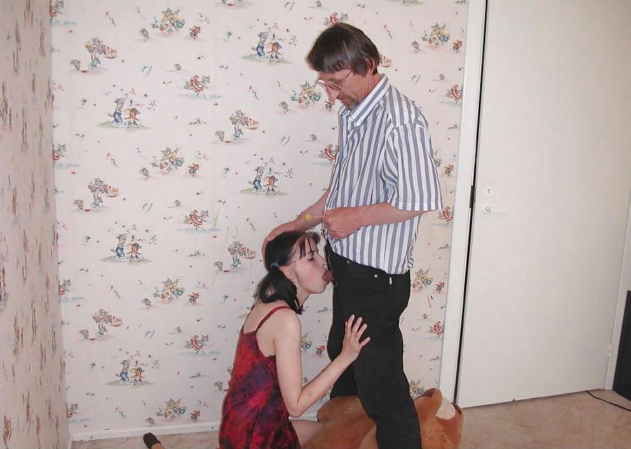 16P Daugther gives dad a blowjob