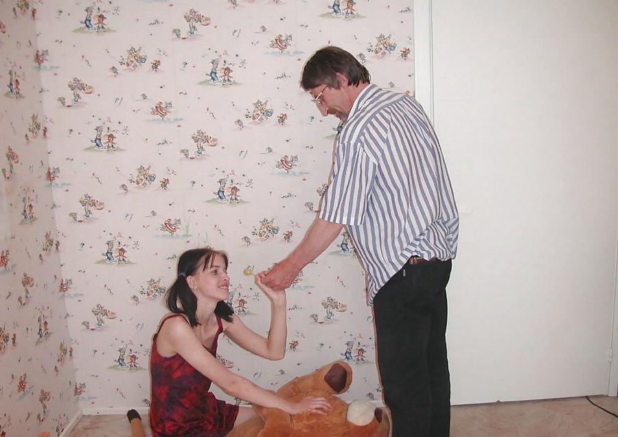 16P Daugther gives dad a blowjob