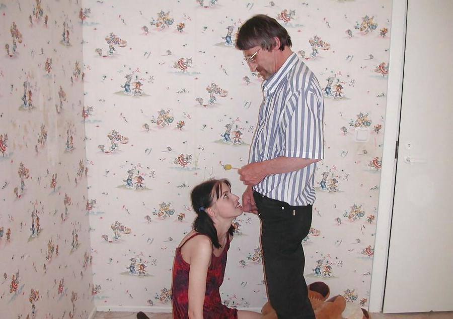 16P Daugther gives dad a blowjob