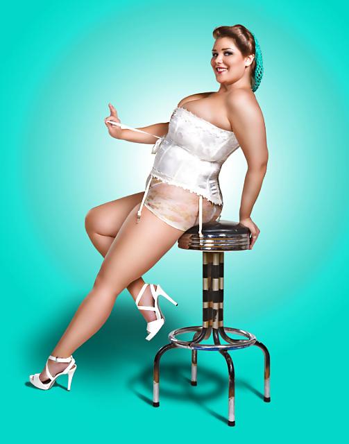 25P Voluptuous Burlesque, Pin-up and Retro Women 2