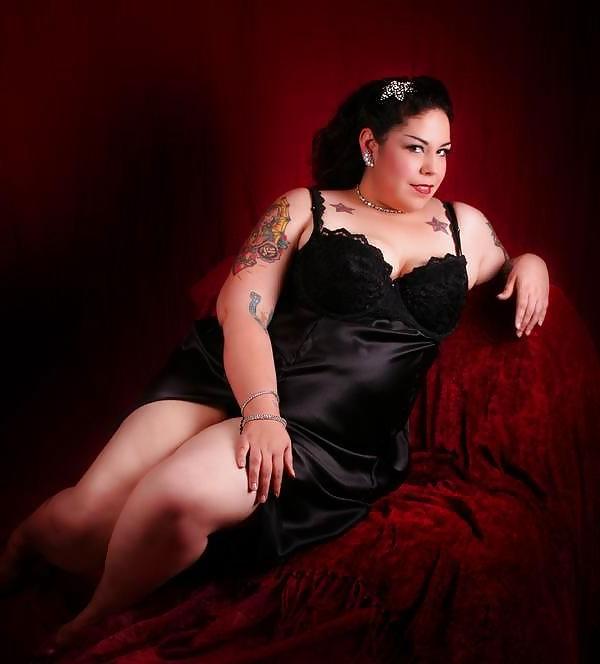 25P Voluptuous Burlesque, Pin-up and Retro Women 2