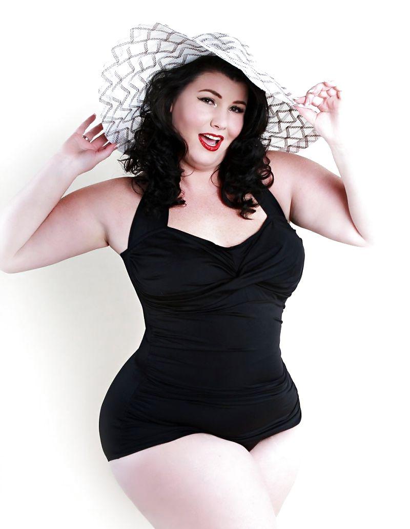 25P Voluptuous Burlesque, Pin-up and Retro Women 2