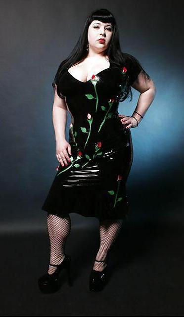 25P Voluptuous Burlesque, Pin-up and Retro Women 2