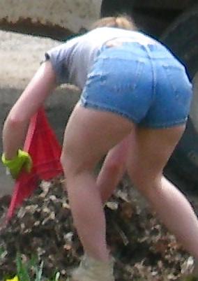 12P Hot 20yr old neighbor doing yard work.
