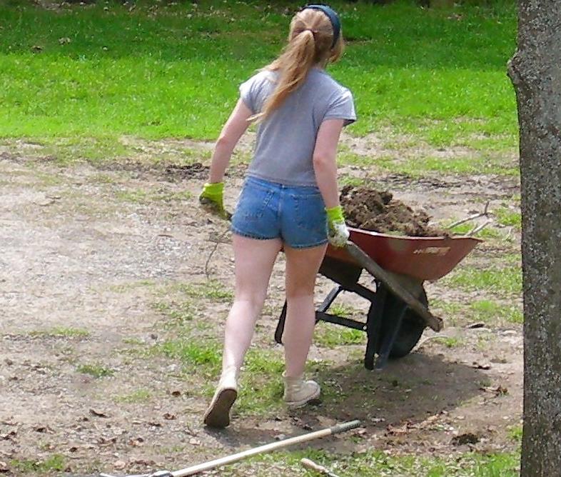 12P Hot 20yr old neighbor doing yard work.