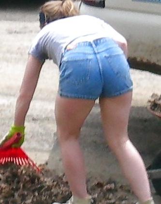 12P Hot 20yr old neighbor doing yard work.