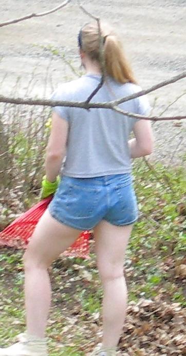 12P Hot 20yr old neighbor doing yard work.