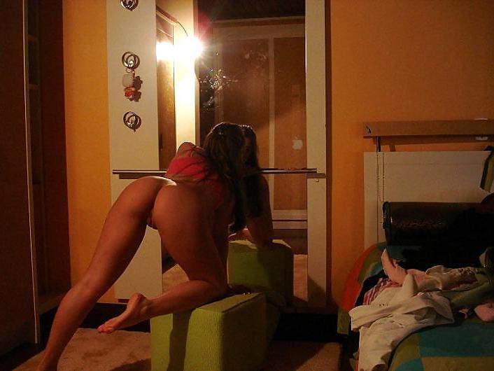 25P A girl network taking pictures