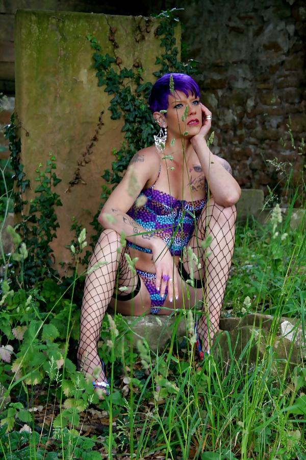 21P Emo Queen of British Kink Graveyard Whore