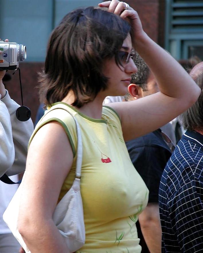 25P Some more braless nipples!