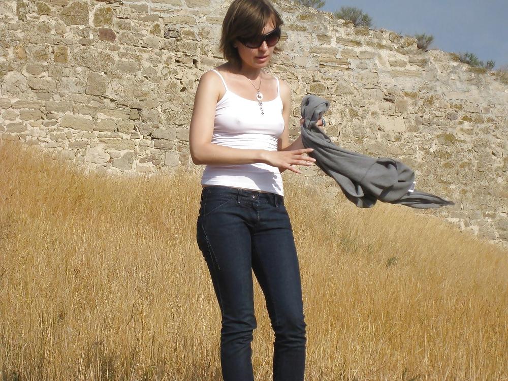 25P Some more braless nipples!