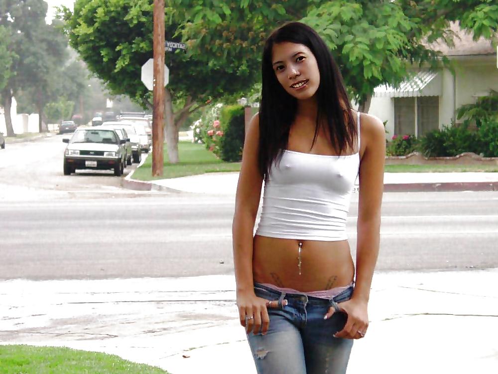 25P Some more braless nipples!