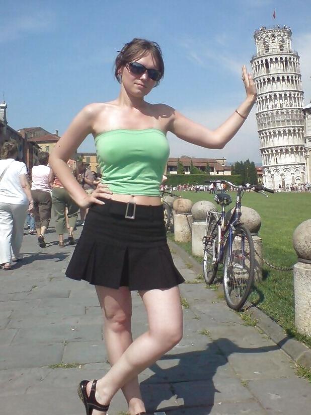 20P Braless teen nipples under clothes