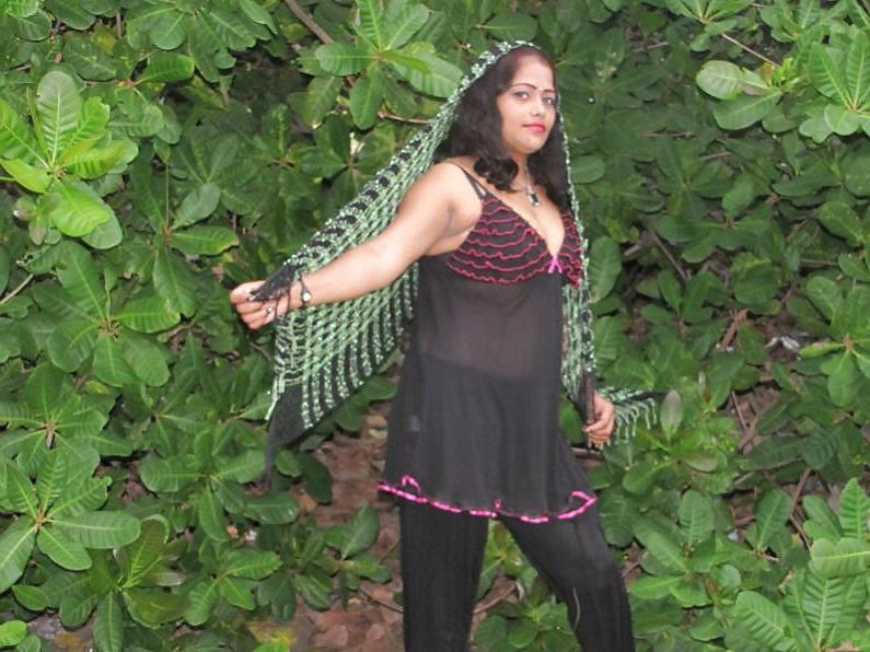 25P INDIAN BBW MATURE AUNTY