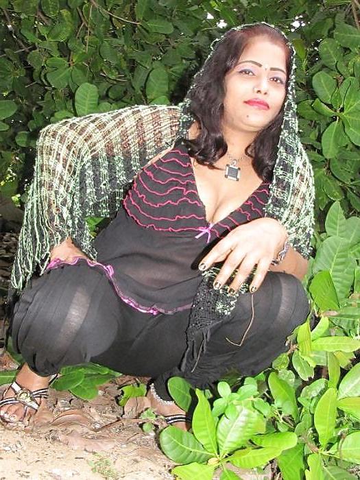 25P INDIAN BBW MATURE AUNTY