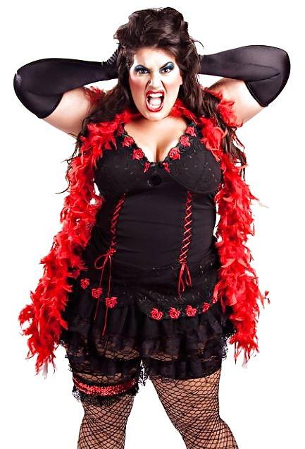 25P Voluptuous Burlesque, Pin-up  and Retro Women 4