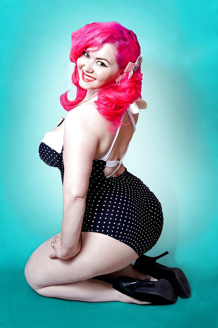 25P Voluptuous Burlesque, Pin-up  and Retro Women 4