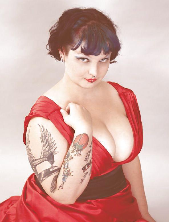 25P Voluptuous Burlesque, Pin-up  and Retro Women 4