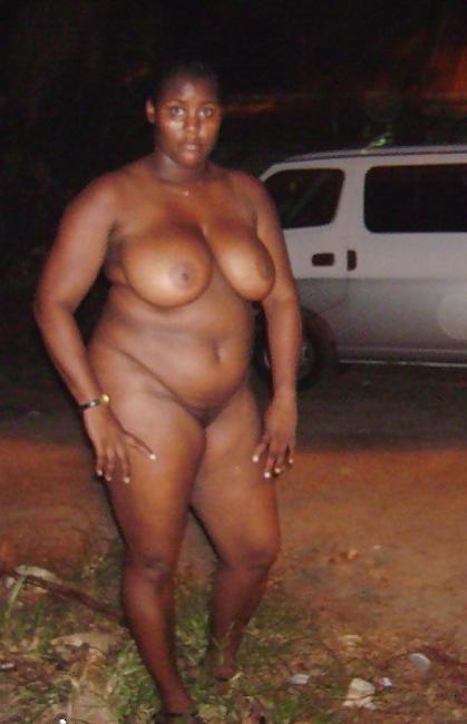 7P Thick Black Girl Naked Outside