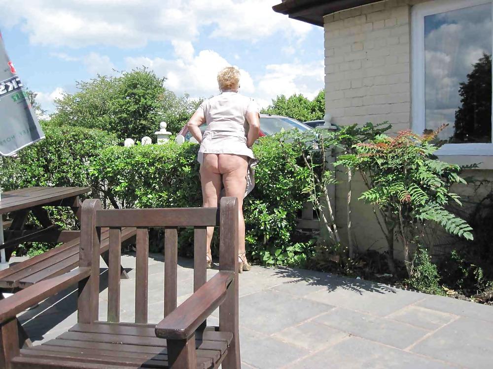 14P UK Amateur Exhibitionist Mature BBW Angie