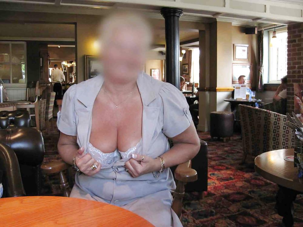 14P UK Amateur Exhibitionist Mature BBW Angie