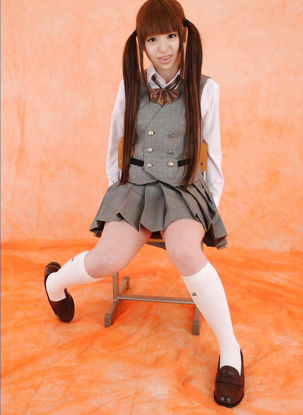 25P LOVEPOP - non nude asian girls
