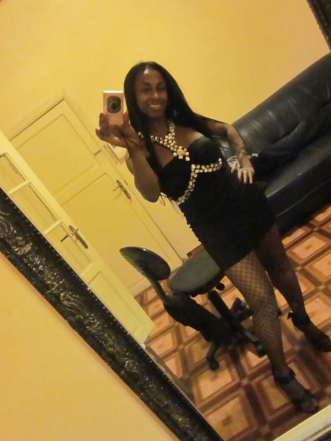 12P SHEMALE IN BLACK
