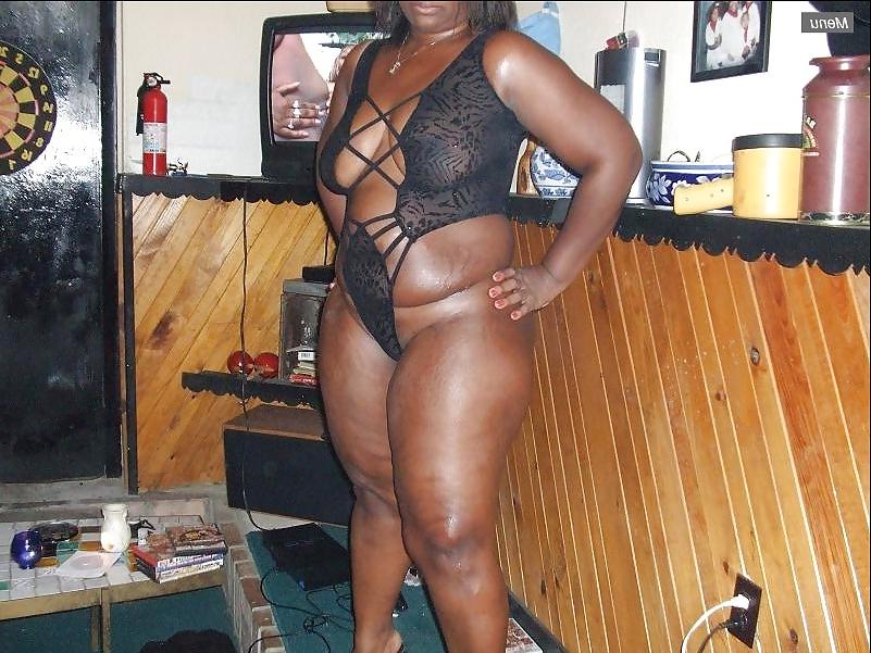 6P THICK MATURE BLACK MILF.