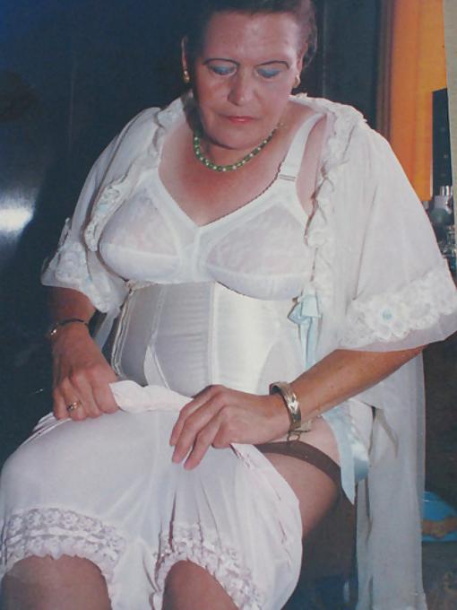 18P BBW-Mature in Lingerie