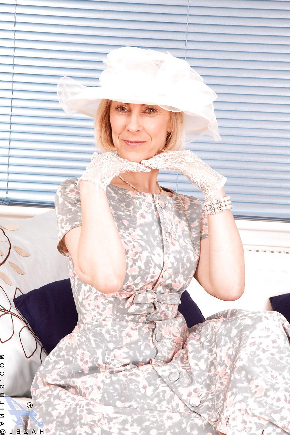 25P A British Glamour Icon 