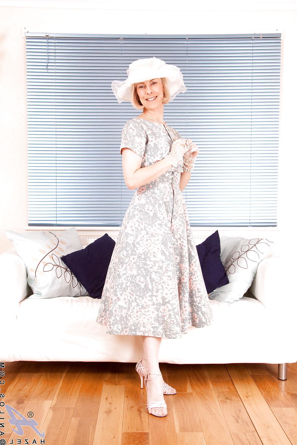 25P A British Glamour Icon 