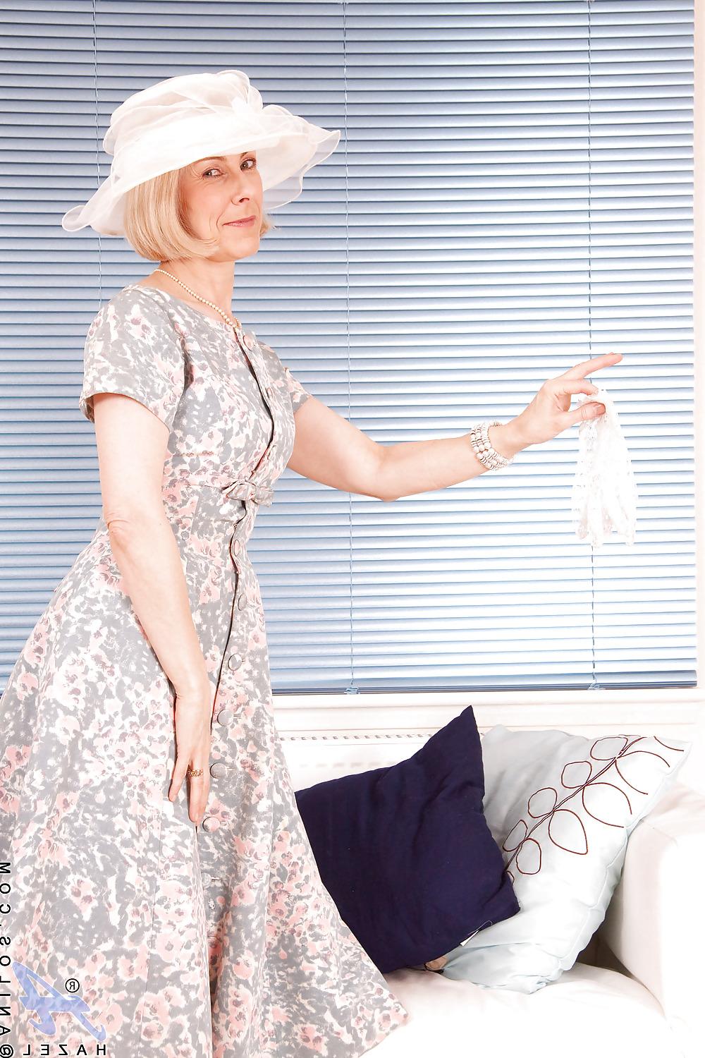 25P A British Glamour Icon 