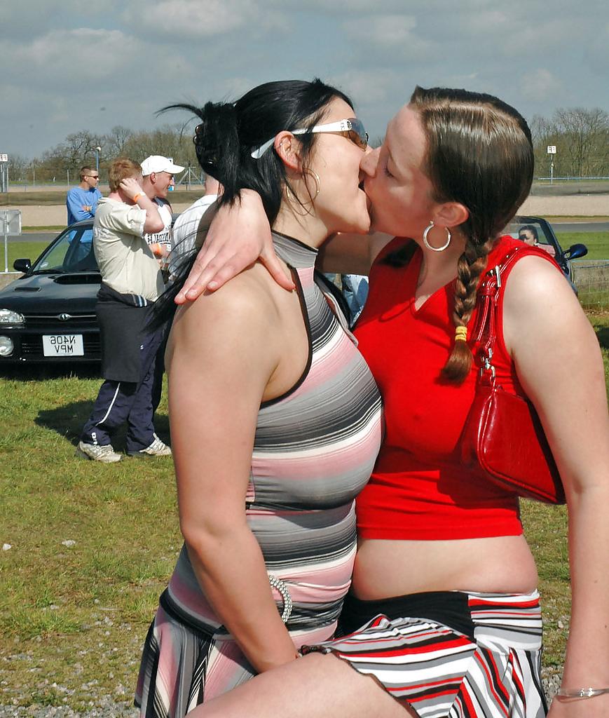 25P Amateur Hot Kissing Girls Collection!