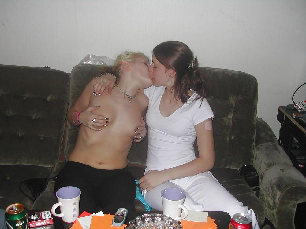 25P Amateur Hot Kissing Girls Collection!