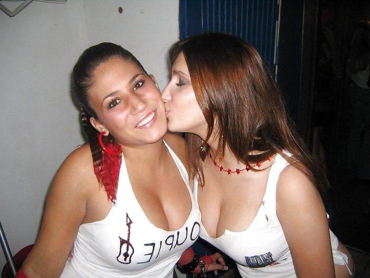 25P Amateur Hot Kissing Girls Collection!