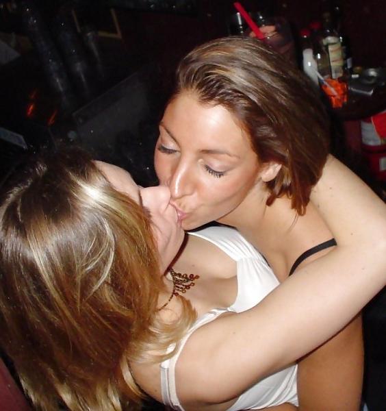 25P Amateur Hot Kissing Girls Collection!