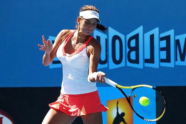 8P Julia 'Gorgeous' Goerges