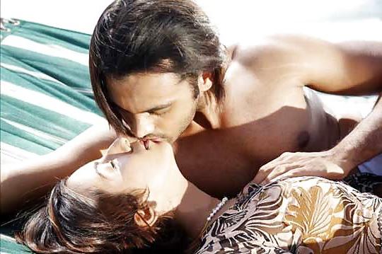 16P Romance and Hard Kissing