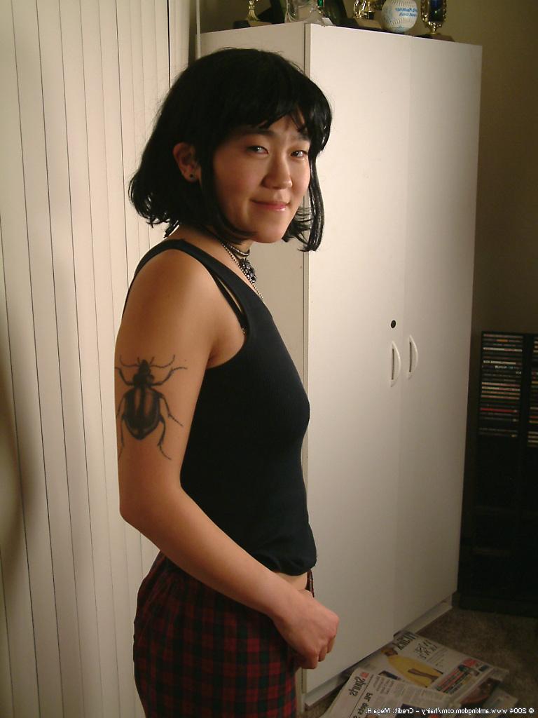 16P Slender amateur Asian Cady puts her hairy coochie under scrutiny