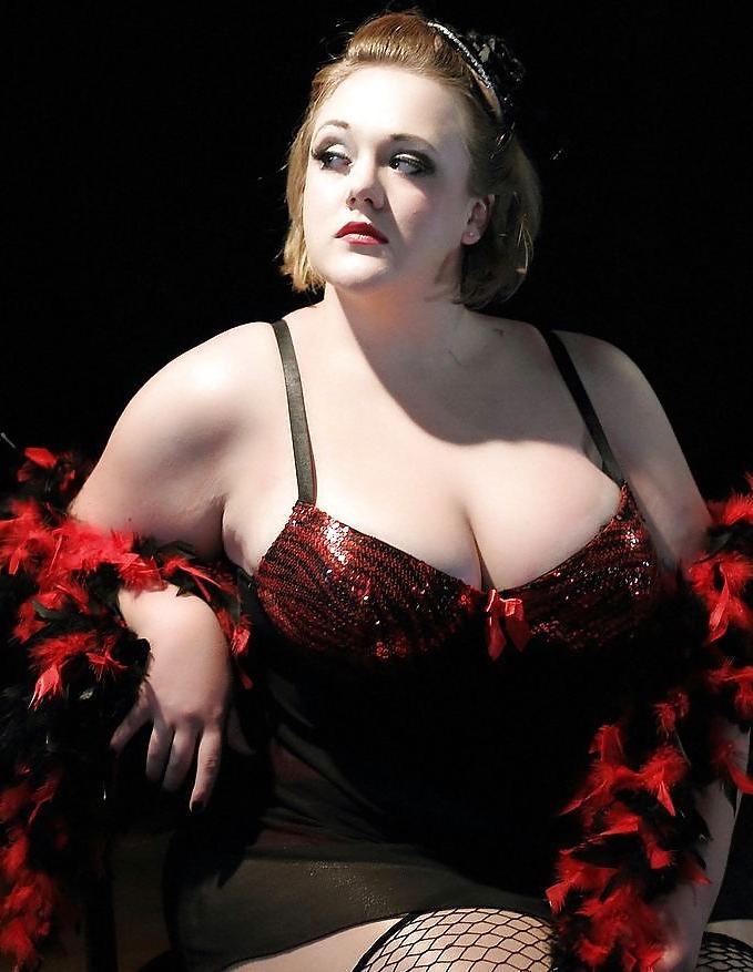 25P Voluptuous Burlesque, Pin-up and Retro Women 5