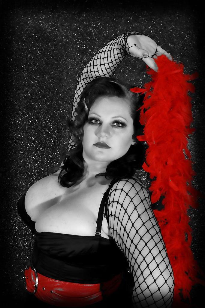 25P Voluptuous Burlesque, Pin-up and Retro Women 5