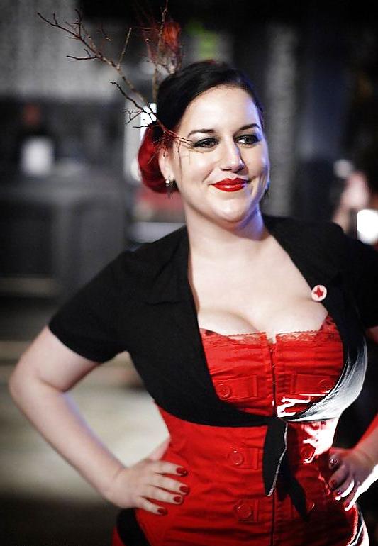 25P Voluptuous Burlesque, Pin-up and Retro Women 5