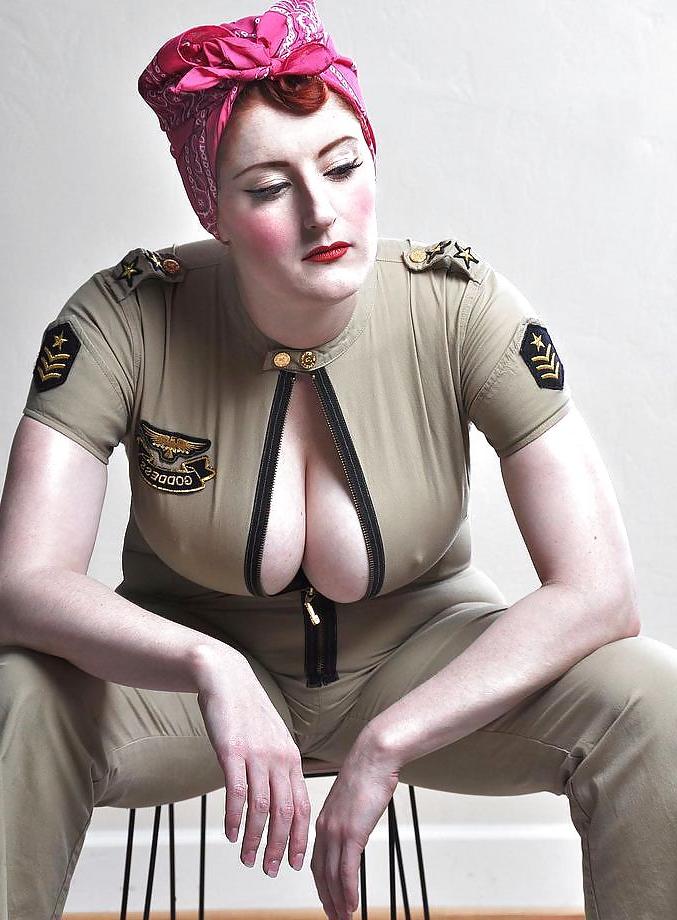 25P Voluptuous Burlesque, Pin-up and Retro Women 5
