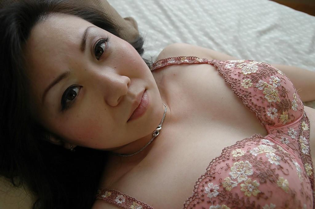 16P Asian MILF gets rid of her lingerie and exposes her hairy cunt